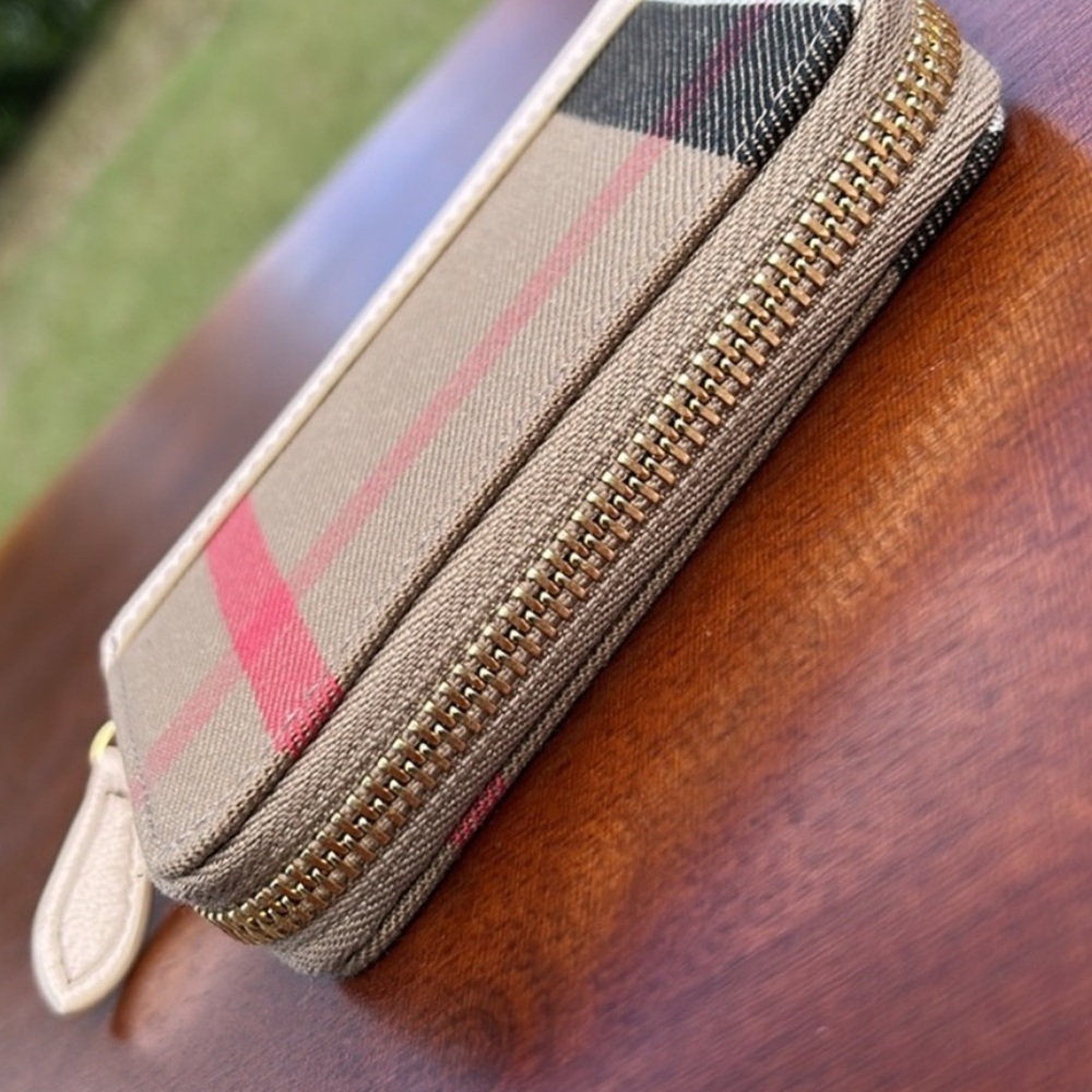 Burberry NWT Tan and Red Checkered Wallet - Picture 5 of 7